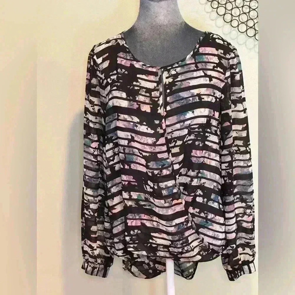 Barr III - black multicolor peekaboo front and back blouse. Size Large - Picture 1 of 5